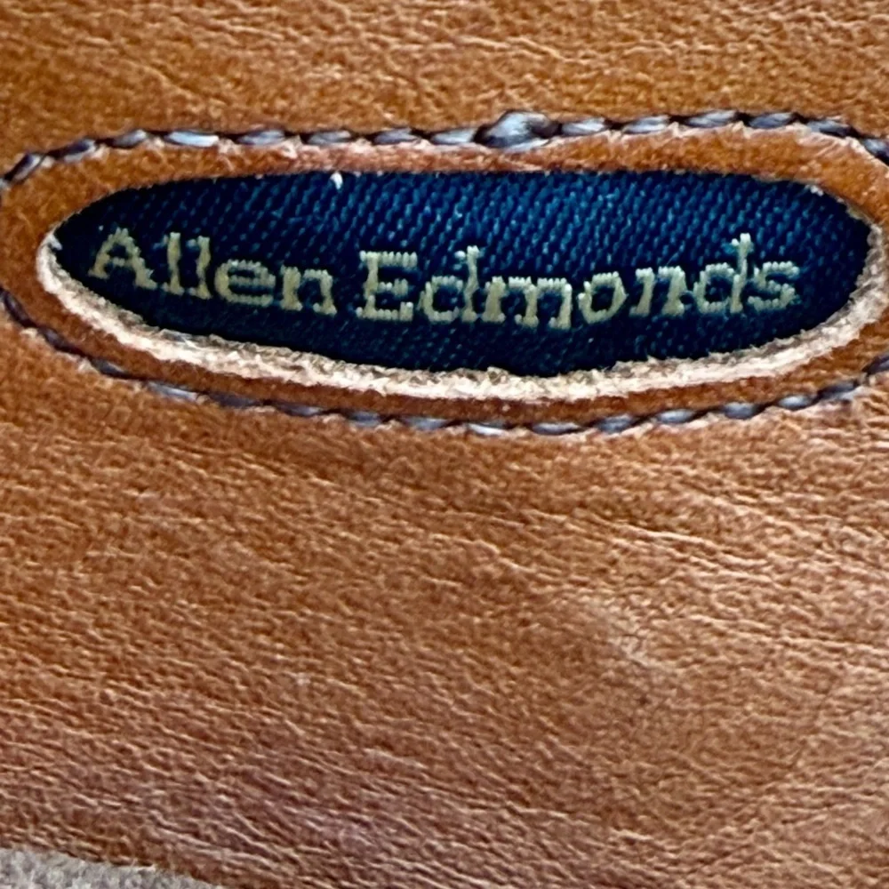 Allen Edmonds Boone Suede Bluchers 9.5 Wide – Vibram Sole